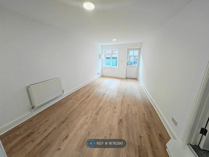 2 Bedroom Flat To Rent In Park Lane, Torquay, TQ1