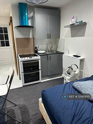 Studio To Rent In Bath Road, Slough, SL1