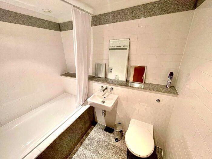 1 Bedroom Apartment To Rent In Oldham Road Express Building, Manchester, M4