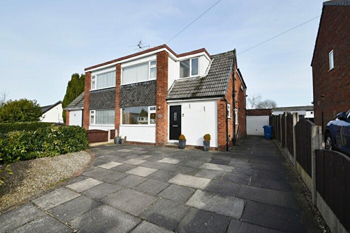 3 Bedroom Semi Detached House For Sale In Manor Road, Astley, M29