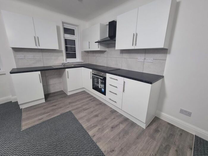 3 Bedroom Flat To Rent In Lemna Court, Lemna Road, Leytonstone, London, E11