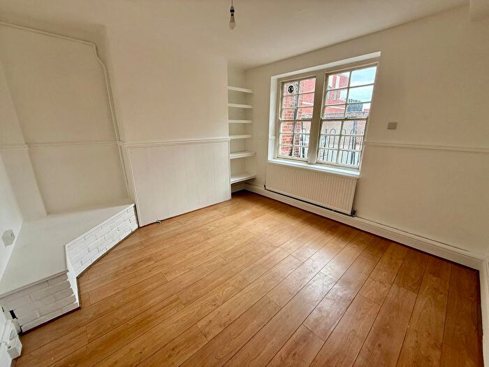2 Bedroom Flat To Rent In London, SE16
