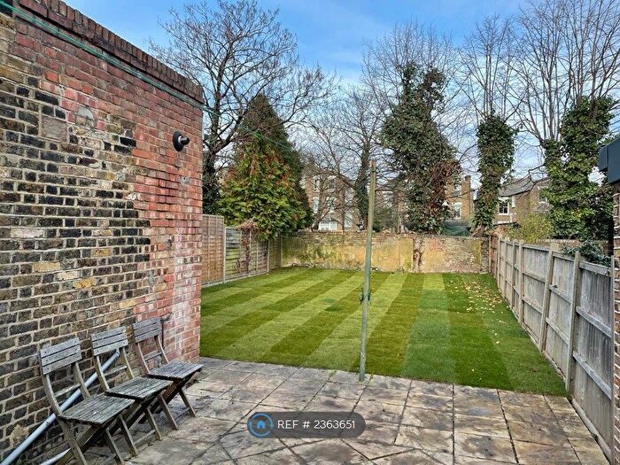 2 Bedroom Flat To Rent In Brockley, London, SE4