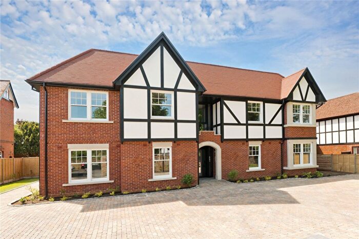 2 Bedroom Flat For Sale In Beauchamp Road, East Molesey, KT8