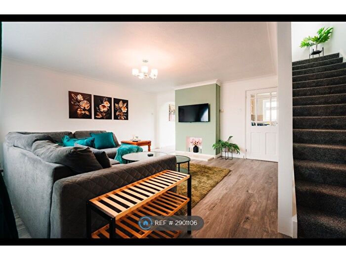 3 Bedroom Semi Detached House To Rent In Pennine Way, Harlington, Hayes, UB3