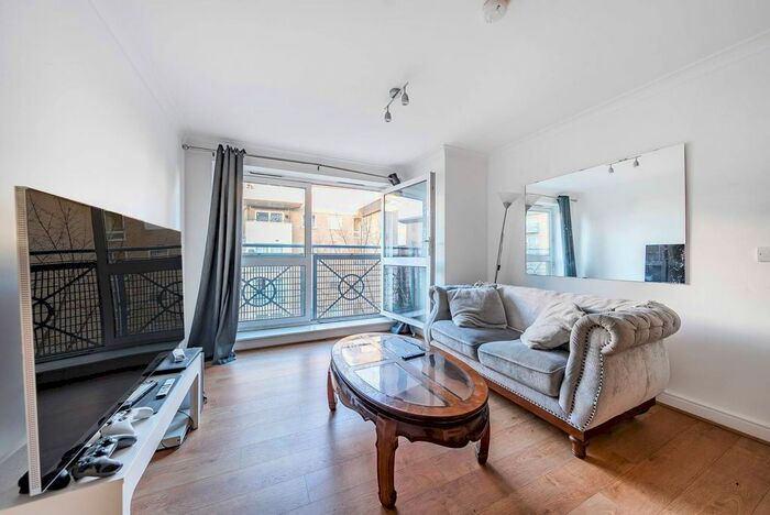 2 Bedroom Flat To Rent In Cline Road, Bounds Green, London, N11