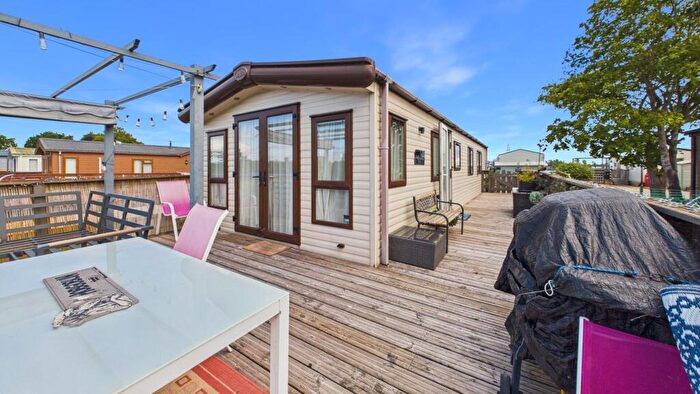 Park Home For Sale In Island Bank, Tallington, PE9