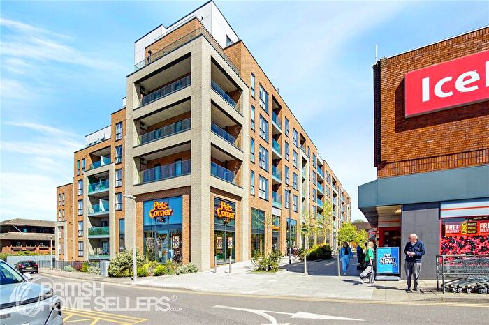 2 Bedroom Flat For Sale In Queens Road, East Grinstead, West Sussex, RH19