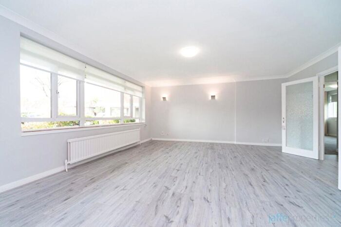 2 Bedroom Apartment To Rent In Regents Park Road, London, N3