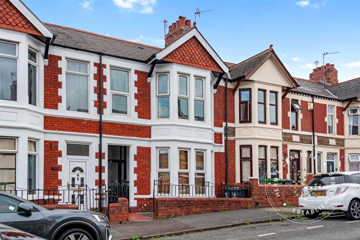 2 Bedroom Flat For Sale In Summerfield Avenue, Cardiff, CF14