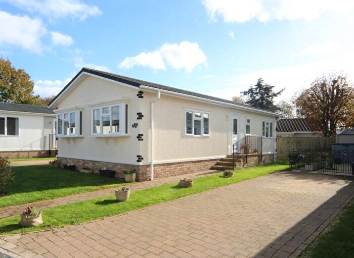 2 Bedroom Park Home For Sale In Landrake, Saltash, PL12