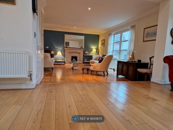 4 Bedroom Semi-Detached House To Rent In Royal Victoria Park, Bristol, BS10