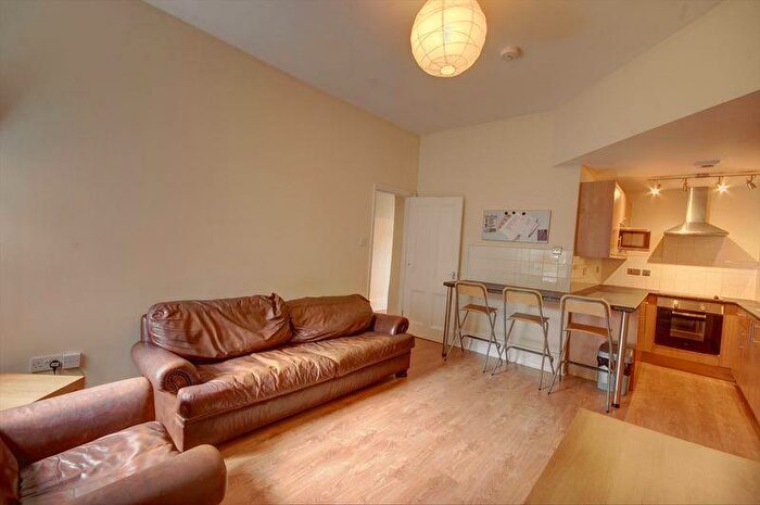 3 Bedroom Flat To Rent In Mayfair Road, Jesmond, Newcastle Upon Tyne, NE2