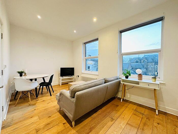 1 Bedroom Flat To Rent In East Street, Epsom, KT17