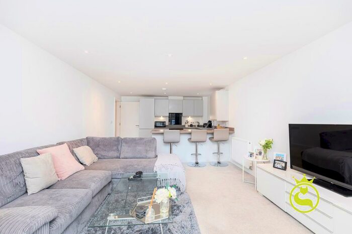 2 Bedroom Flat To Rent In Bournemouth Road, Castle Hill House, BH14