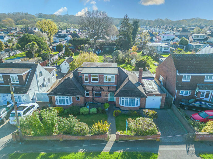 6 Bedroom Detached House For Sale In Broad Way, Hockley, SS5