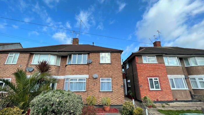 2 Bedroom Maisonette To Rent In Culvers Avenue, Carshalton, Surrey, SM5