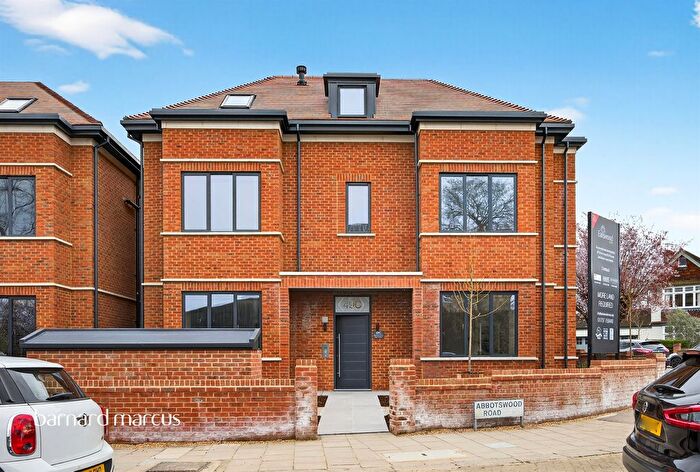 2 Bedroom Flat For Sale In Abbotswood Road, London, SW16