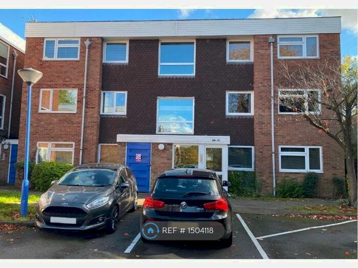 2 Bedroom Flat To Rent In Old Warwick Court, Solihull, B92