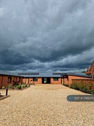 3 Bedroom Bungalow To Rent In The Hides, Alcester, B49