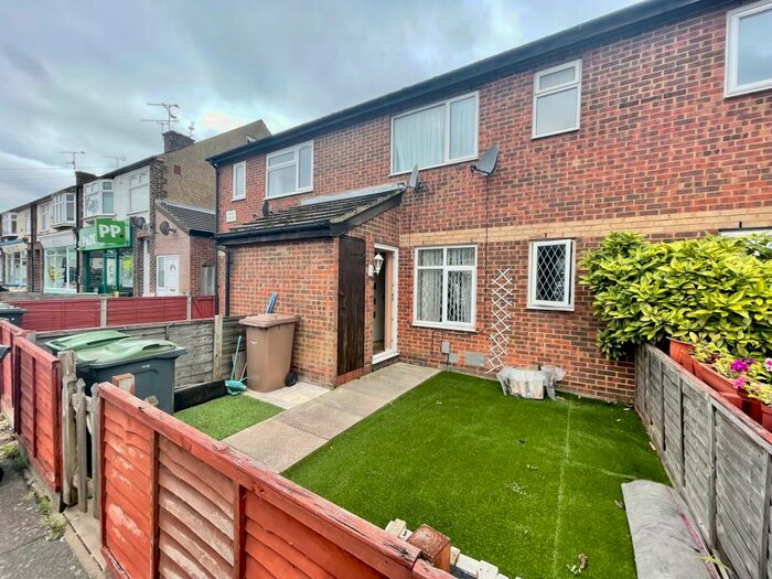 1 Bedroom Ground Maisonette To Rent In Bishopscote Road, Luton, LU3