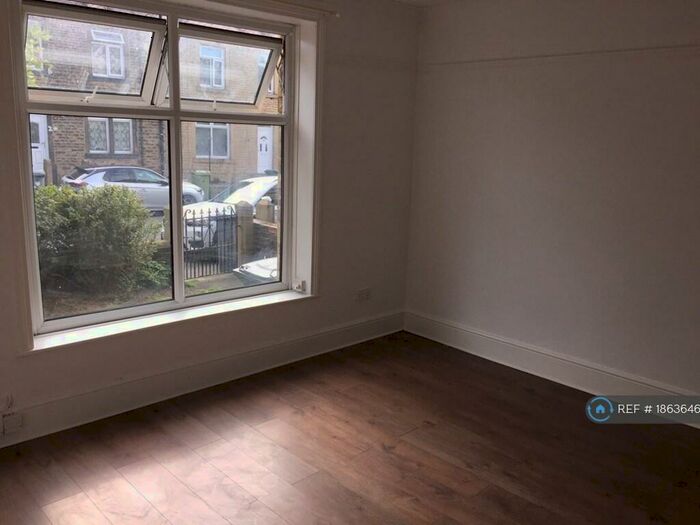 2 Bedroom Semi-Detached House To Rent In Sufton Street, Huddersfield, HD2