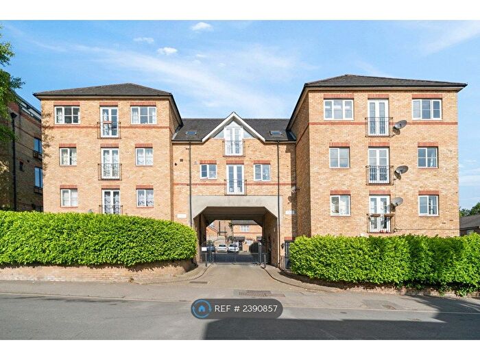 2 Bedroom Flat To Rent In Sycamore Court, London, SE26