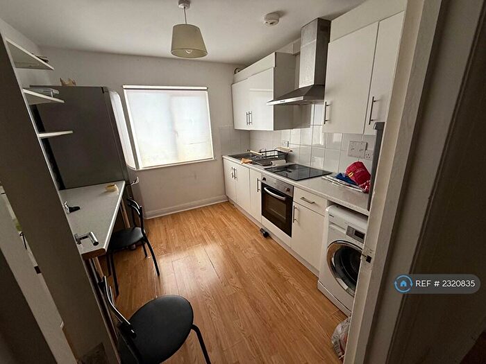 2 Bedroom Flat To Rent In Calder Road, Maidstone, ME14