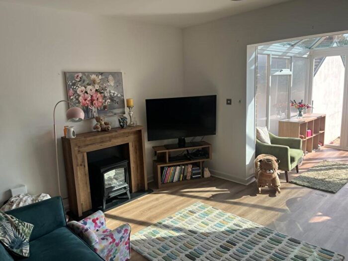 4 Bedroom Detached House For Sale In Orchard Lane, Sheffield, S20