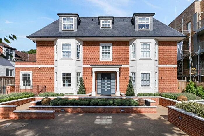 3 Bedroom Flat To Rent In Tenterden Grove, London, NW4