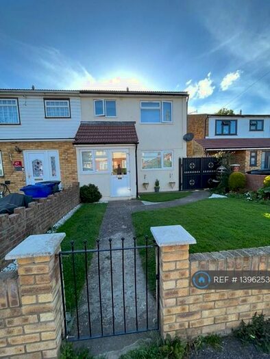 3 Bedroom Semi-Detached House To Rent In Toronto Road, Tilbury, RM18