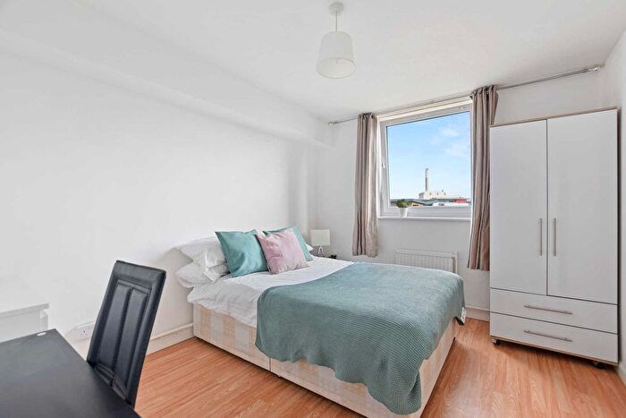5 Bedroom Flat To Rent In Millender Walk, Surrey Quay, SE16