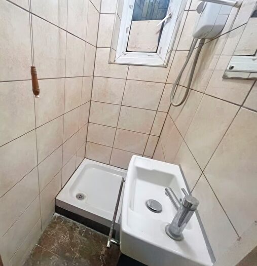 1 Bedroom End Of Terrace House To Rent In Waterbeach Road, Slough, SL1