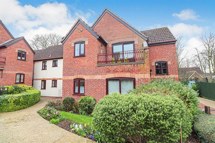 2 Bedroom Retirement Property For Sale In The Cloisters, Rectory Road, Rushden, NN10