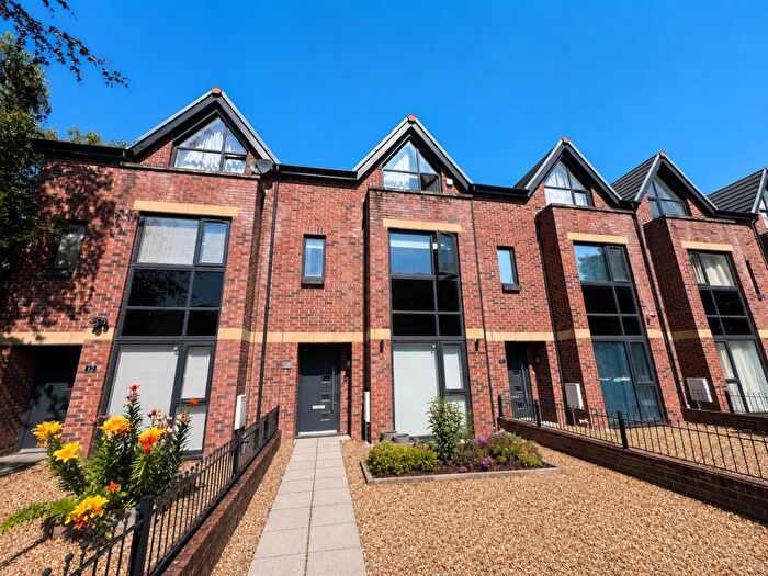 4 Bedroom Mews For Sale In Cranleigh Drive, Sale, M33