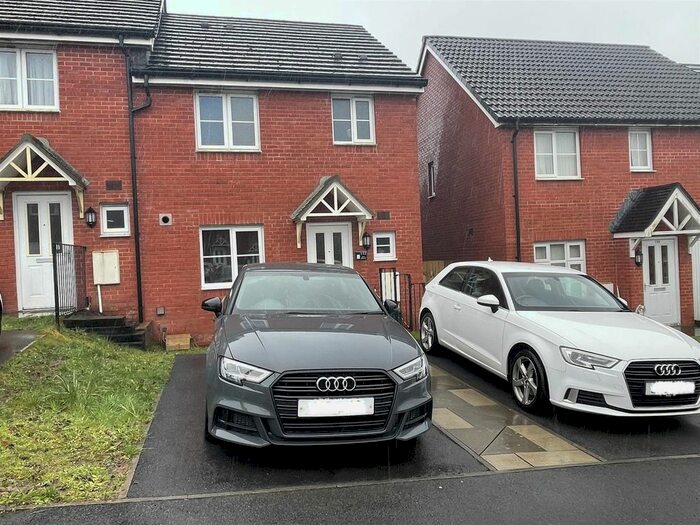 3 Bedroom End Of Terrace House For Sale In Dol Y Dderwen, Ammanford, SA18