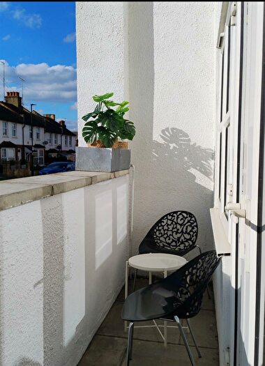 Studio For Sale In Park Road, London, N14