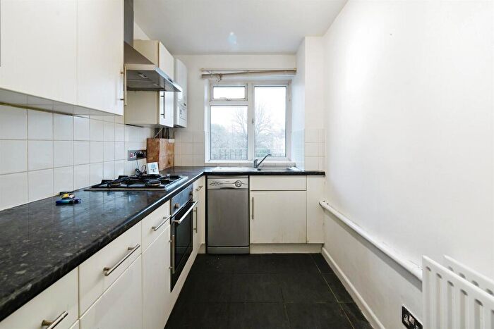 2 Bedroom Apartment For Sale In Wilbury Crescent, Hove, BN3