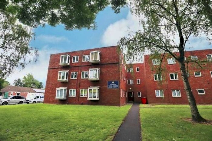 2 Bedroom Flat To Rent In The Crescent, Bilston, Wolverhampton WV14