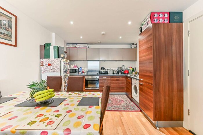 2 Bedroom Flat For Sale In London Road, Croydon, CR0