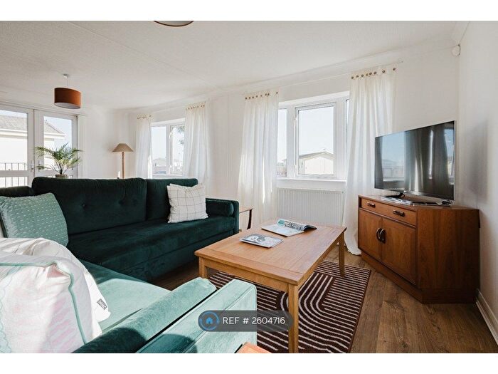 2 Bedroom Bungalow To Rent In Convent Meadows, Christchurch, BH23