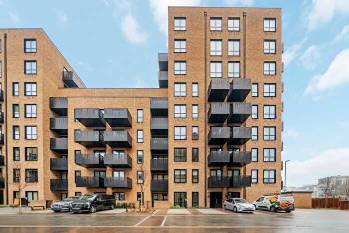 2 Bedroom Flat To Rent In Hanwell Square, London, W7