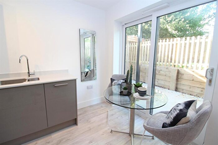 1 Bedroom Flat To Rent In Sandridge Park, Porters Wood, St Albans, AL3