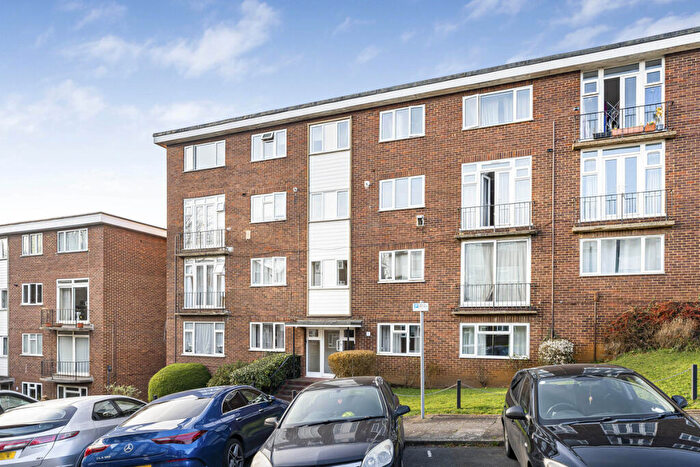 2 Bedroom Apartment For Sale In The Larches, Luton, LU2