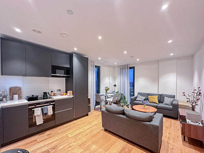 2 Bedroom Apartment To Rent In Dock Street, London, E1