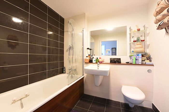 2 Bedroom Apartment To Rent In Skyline Plaza, Basingstoke, Hampshire, RG21