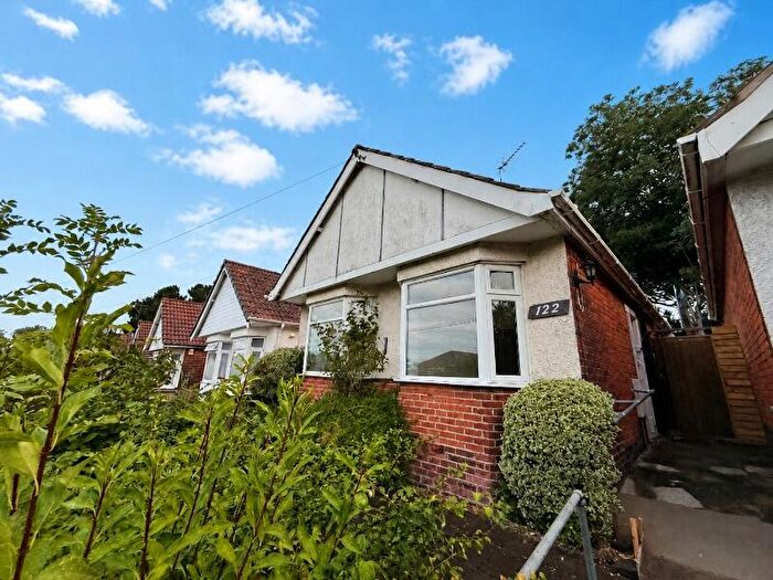2 Bedroom Flat To Rent In Woodmill Lane, Southampton, SO18
