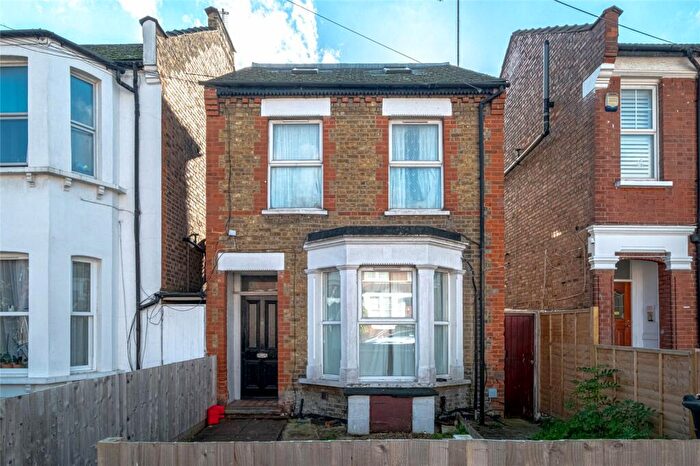 Apartment To Rent In The Limes Avenue, New Southgate, London, N11