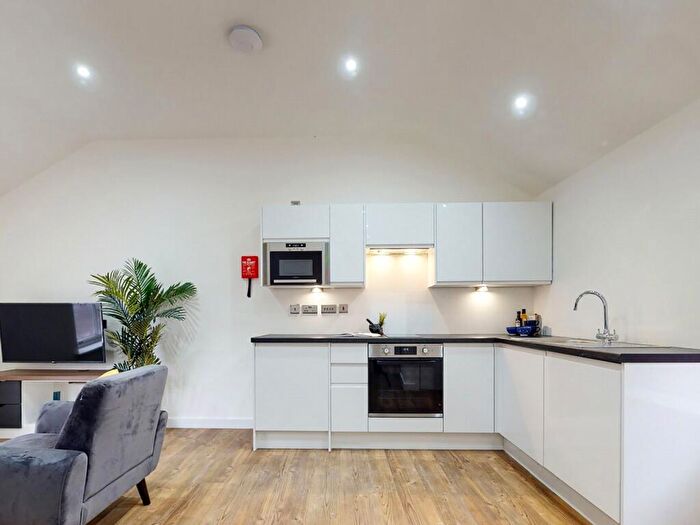 1 Bedroom Apartment To Rent In Apt, Clarendon Road #, LS2