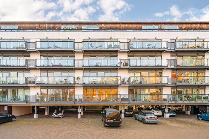 2 Bedroom Flat For Sale In Dace Road, Bow, E3